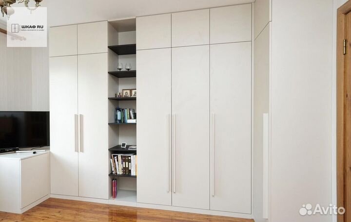 Шкаф с зеркалом