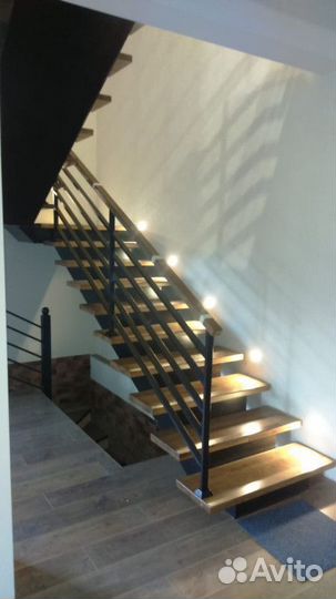 Лестница / лестница на металлическом каркасе