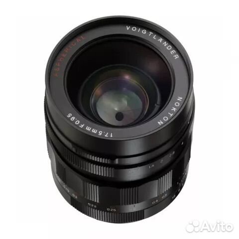 Voigtlaender Nokton 17.5mm f/0.95 MFT