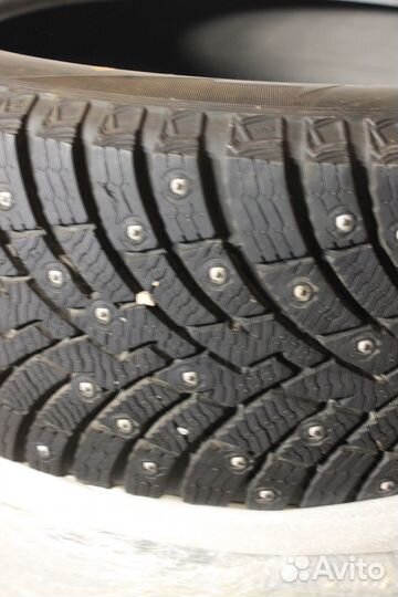 Pirelli Ice Zero 2 215/55 R17
