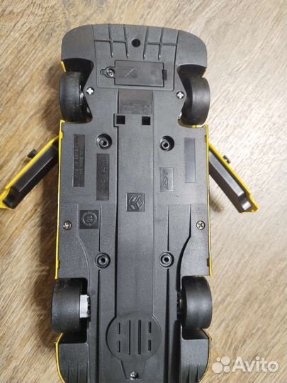 Игрушечная машина