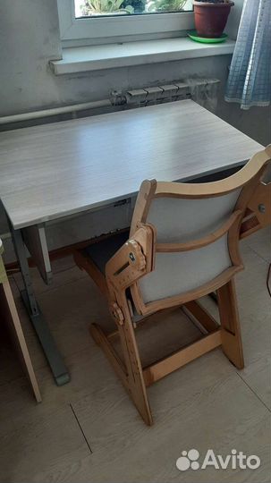 Стол и стулья