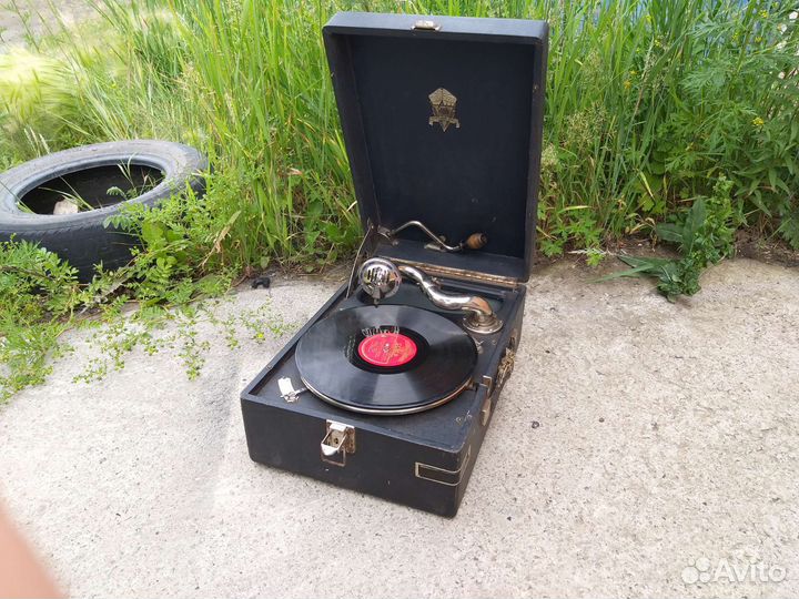 Старинный патефон