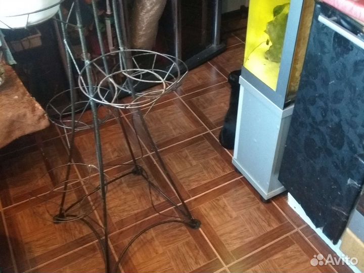 Стойка для цветов металическая
