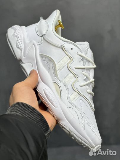 Кроссовки adidas ozweego