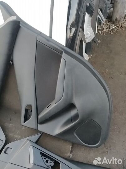 Обшивка дверей Mazda 3 BM