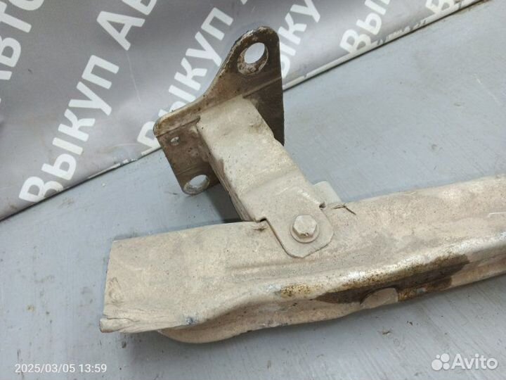 Усилитель бампера передний Renault Megane K4M 2008