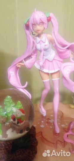 Фигурка хатсуне мику/сакура мику