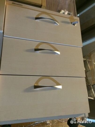 Тумбы для оргтехники и под стол