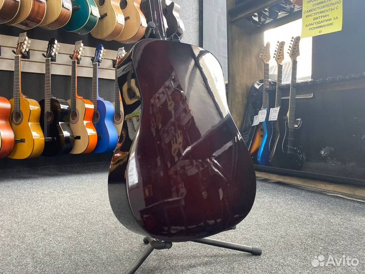 Акустическая гитара