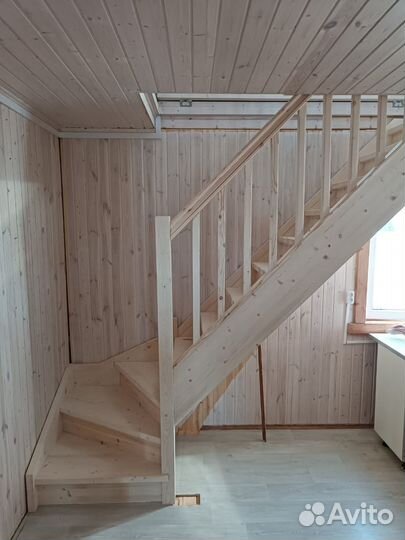 Деревянная лестница на второй этаж под ключ