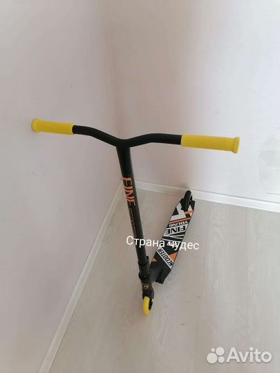 Новый трюковой самокат с цветными колесами