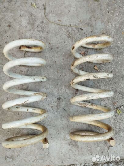 Пружины передние niva