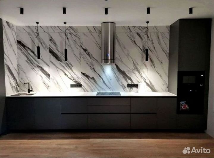 Угловая в потолок кухня на заказ