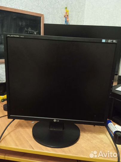 Монитор LG flatron l1952s