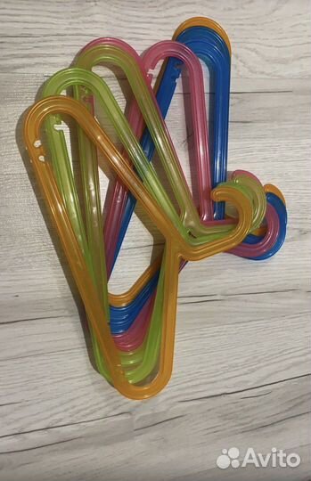 Вешалка для детской одежды