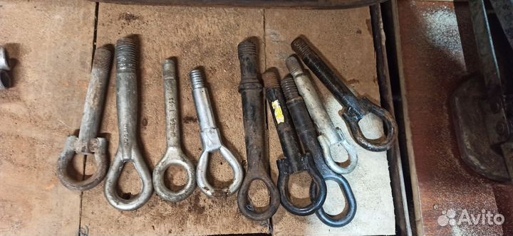 Буксировочный крюк