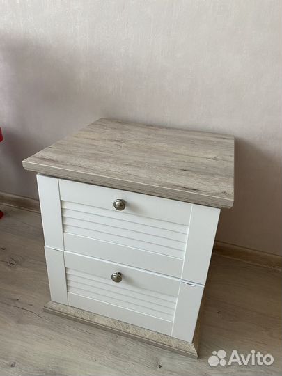 Тумба прикроватная