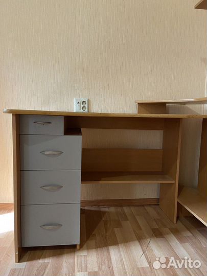 Школьный уголок