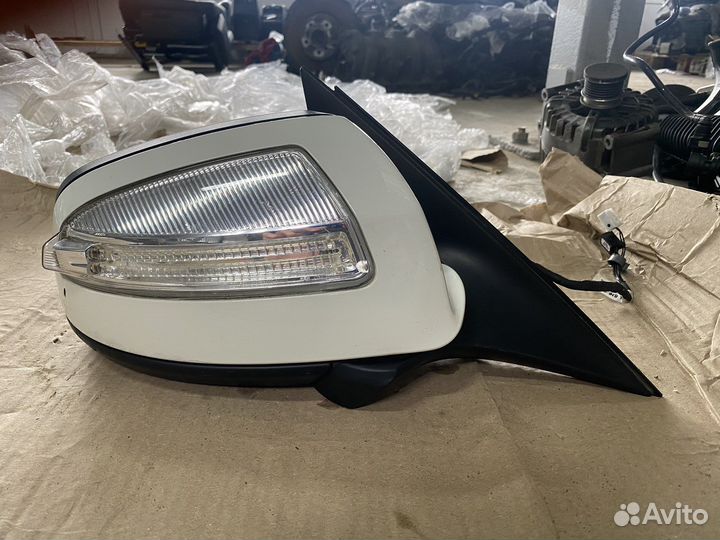 Правое боковое зеркало Mercedes W204 белое до