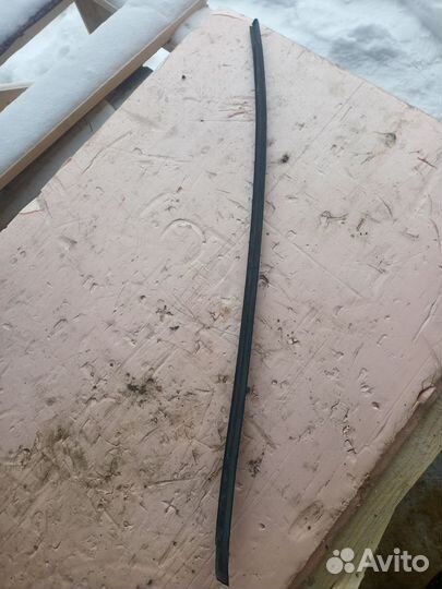 Молдинг лобового стекла левый Volkswagen Passat B6