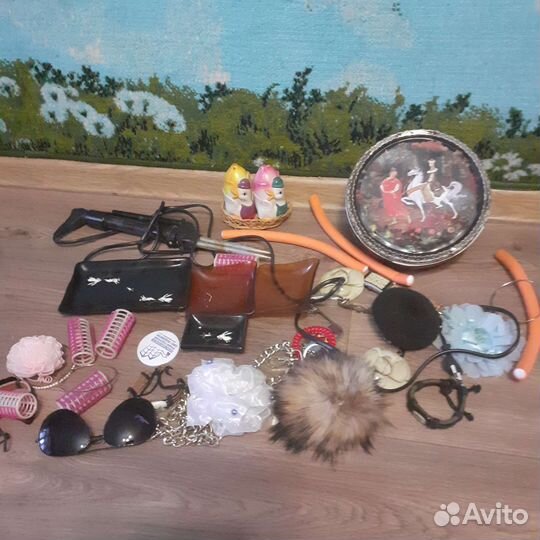 Отдам плойку пакетом бусы браслеты из камней