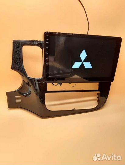 Магнитола андроид для Аутлендер-3. 2015-18г