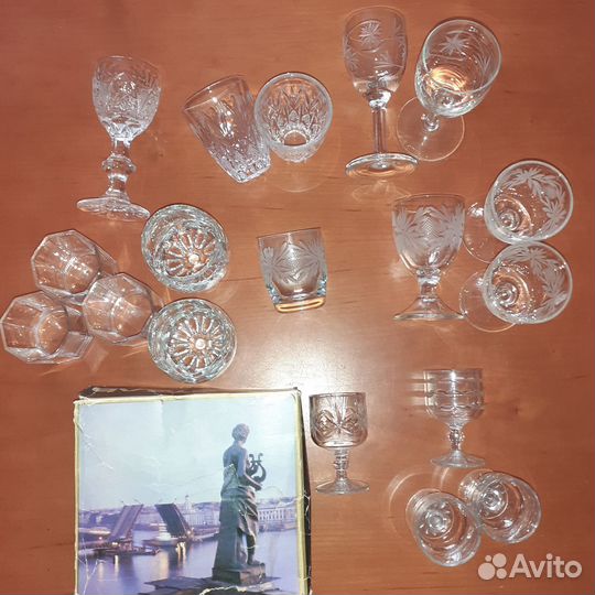 Тарелки Рыбки, хрустальные рюмки, стопки