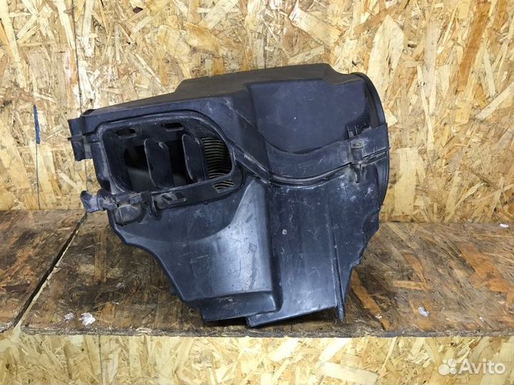 Корпус воздушного фильтра Ford Focus 2 седан 1.6