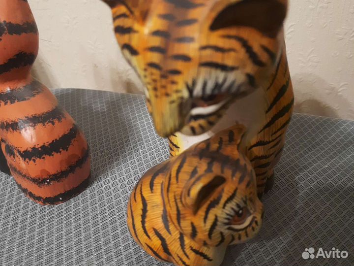 Тигры,кошки деревянные сувениры