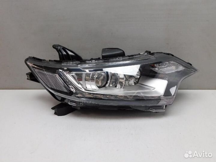 Фара правая Mitsubishi Outlander
