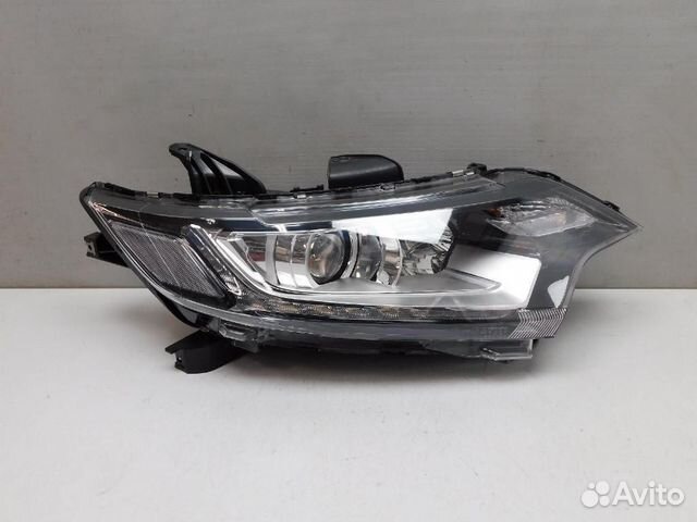 Фара правая Mitsubishi Outlander