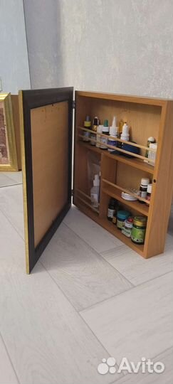 Аптечка настенная из дерева