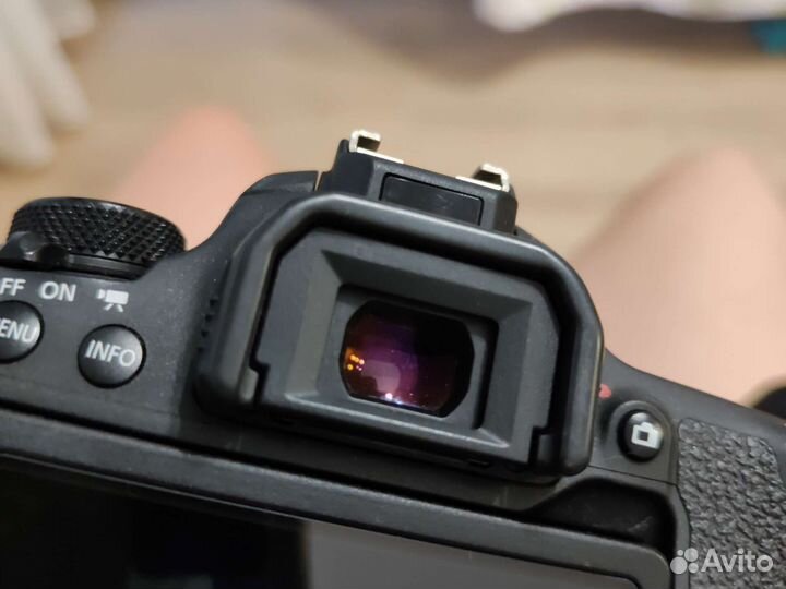 Зеркальный фотоаппарат canon 77d