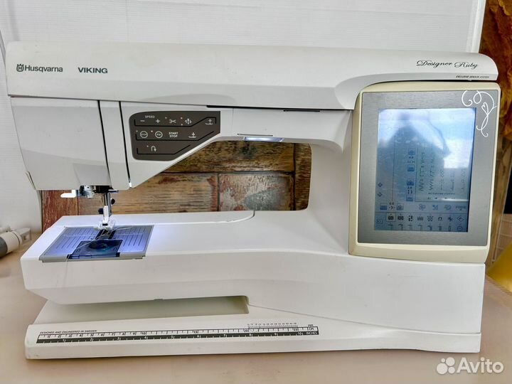 Швейно- Выш. Машина Husqwarna viking designer ruby