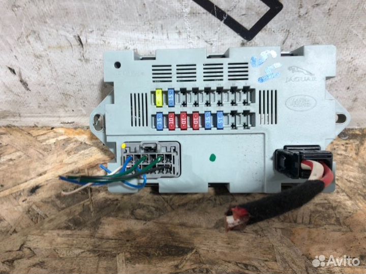 Блок предохранителей салонный Jaguar Xe 1