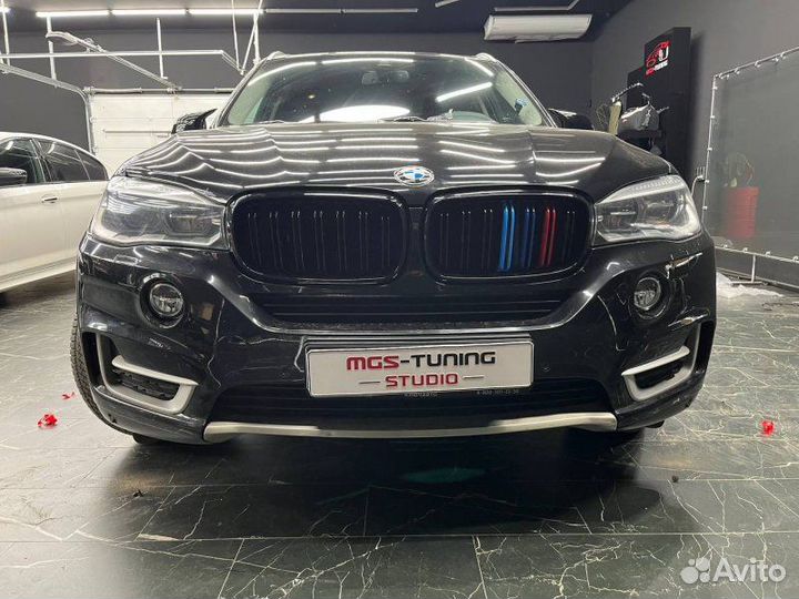 Решетка в стиле М триколор BMW X5 F15 ф15 икс 5