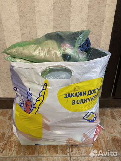 Большой пакет женской и детской одежды для девочек