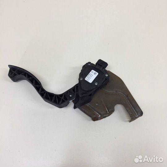 Педаль газа Renault Logan 2 2014