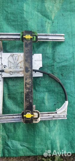 Стеклоподъемник правый Renault