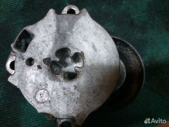 Натяжитель ремня ролик Nissan Armada Infinity QX 5