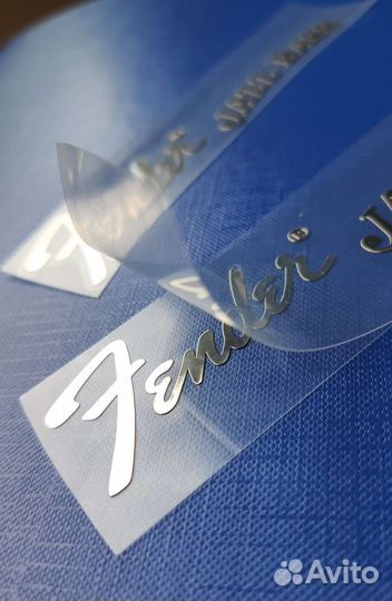 Fender металлическая наклейка