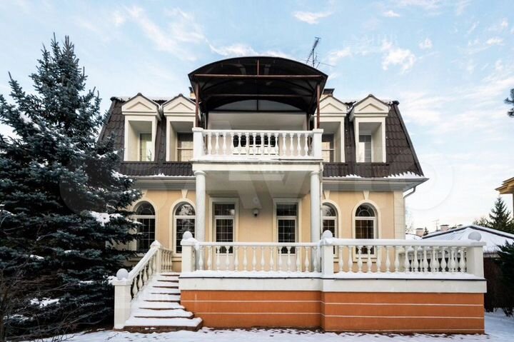 Дом 530 м² на участке 15 сот.