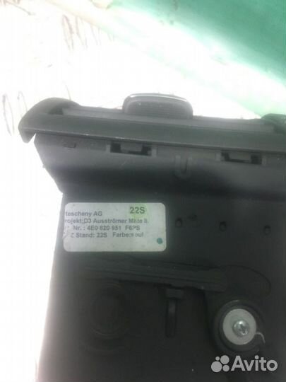 Дефлектор воздуховода левый Audi A8 D3