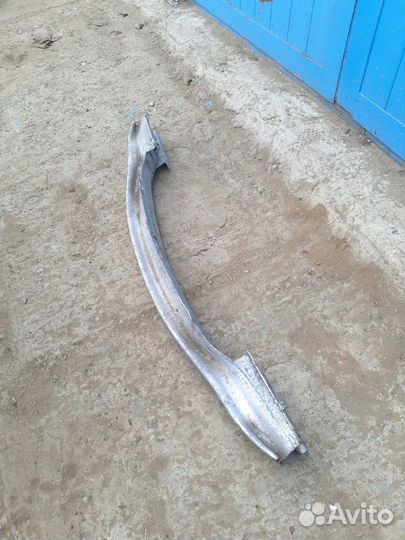 Усилитель переднего бампера Renault Laguna lll 2.0