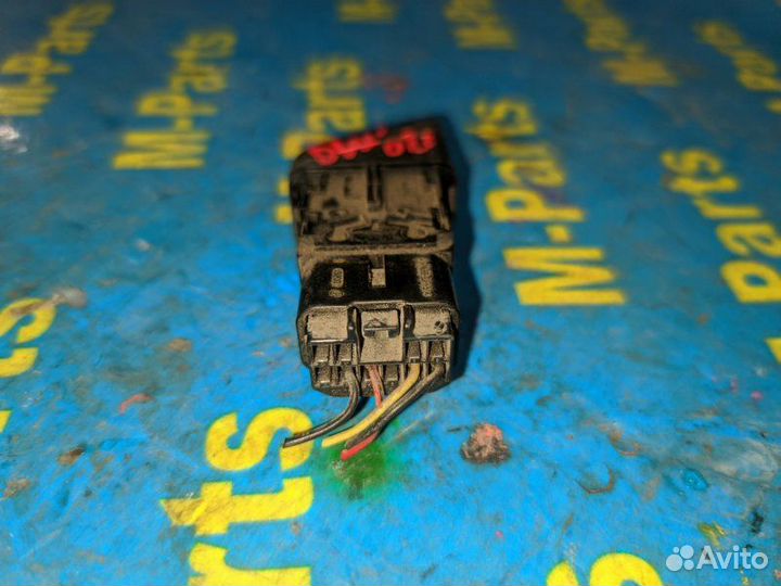 Кнопка аварийной сигнализации Mazda Demio DW3W