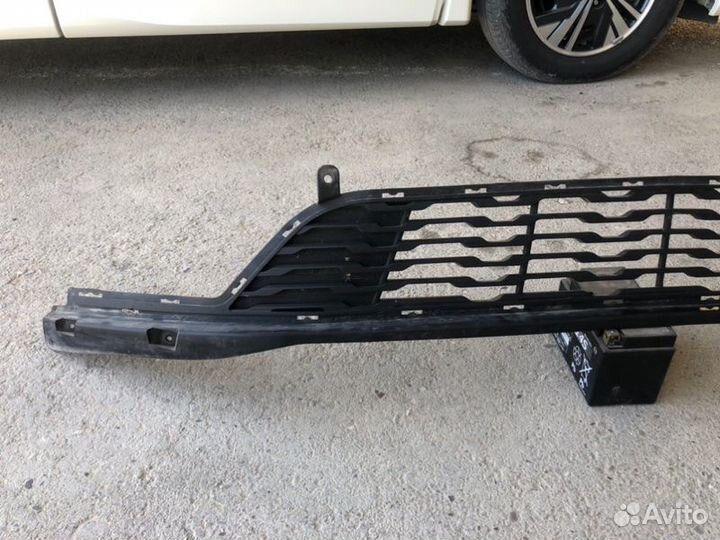 Решетка в бампер нижняя Kia Rio G4FC 2014