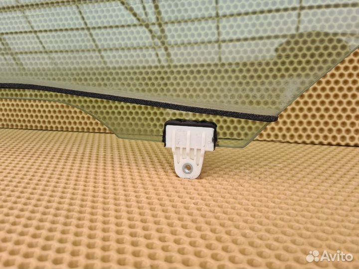 Стекло двери переднее левое Infiniti M Q70 Y51