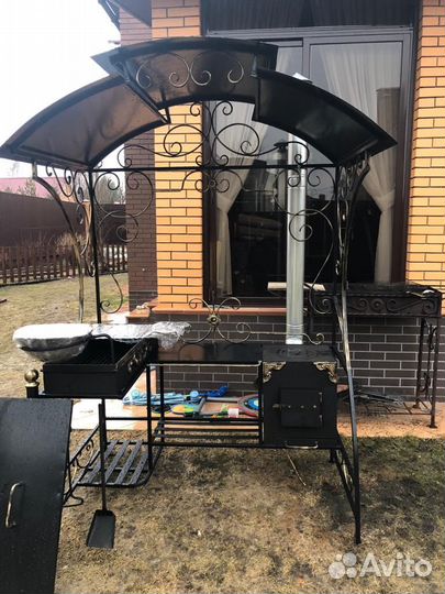 Кованый мангал с крышей
