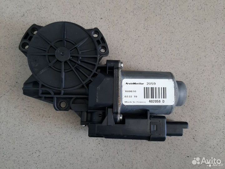 Моторчик стеклоподьемника задний левый Kia Ceed (E